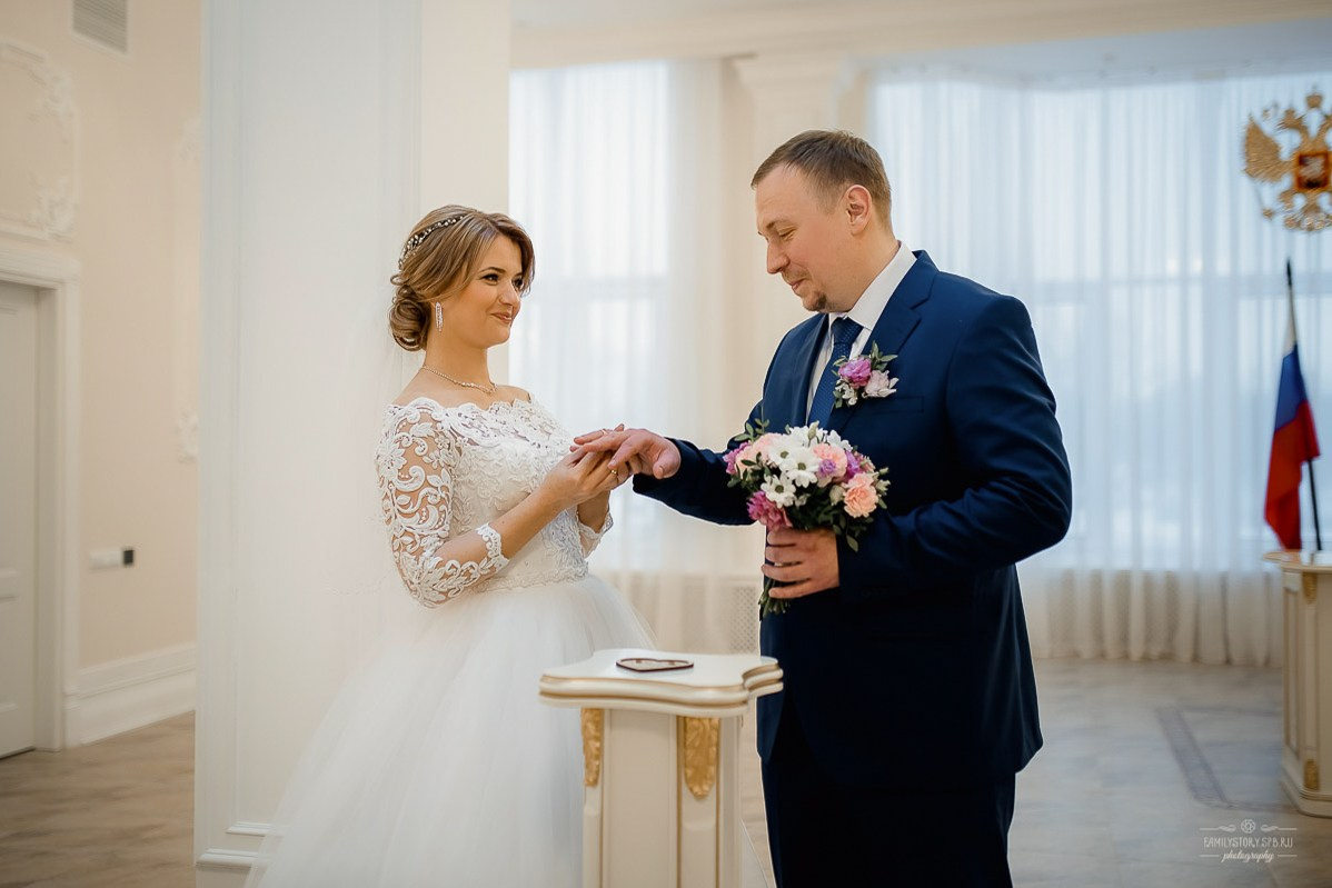 Свадебная фотосессия в интерьере: уют, фактура и свет как у старых мастеров. Свадебный фотограф — Санкт-Петербург (СПб) Питер