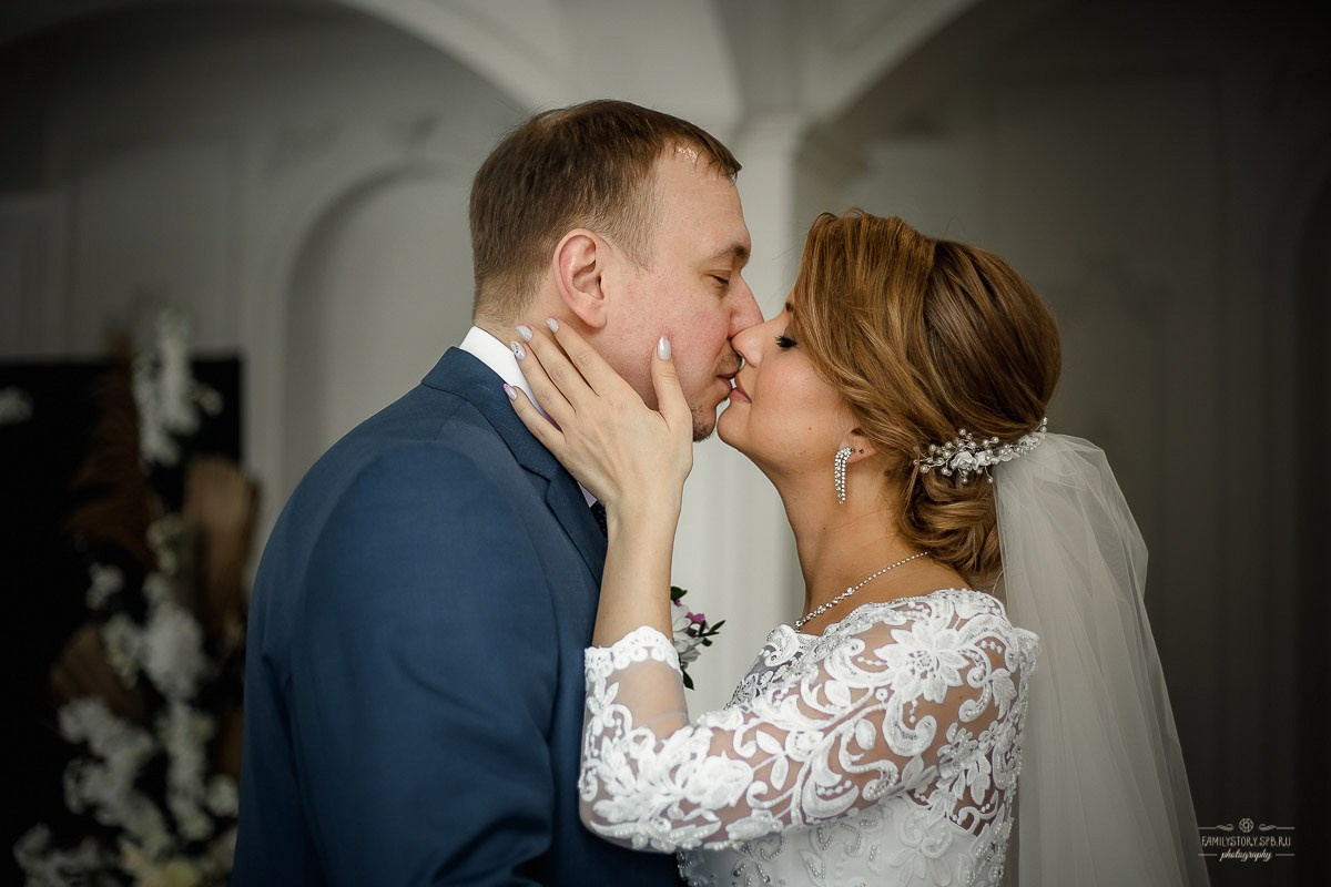Свадебная фотосессия в интерьере: уют, фактура и свет как у старых мастеров. Свадебный фотограф — Санкт-Петербург (СПб) Питер