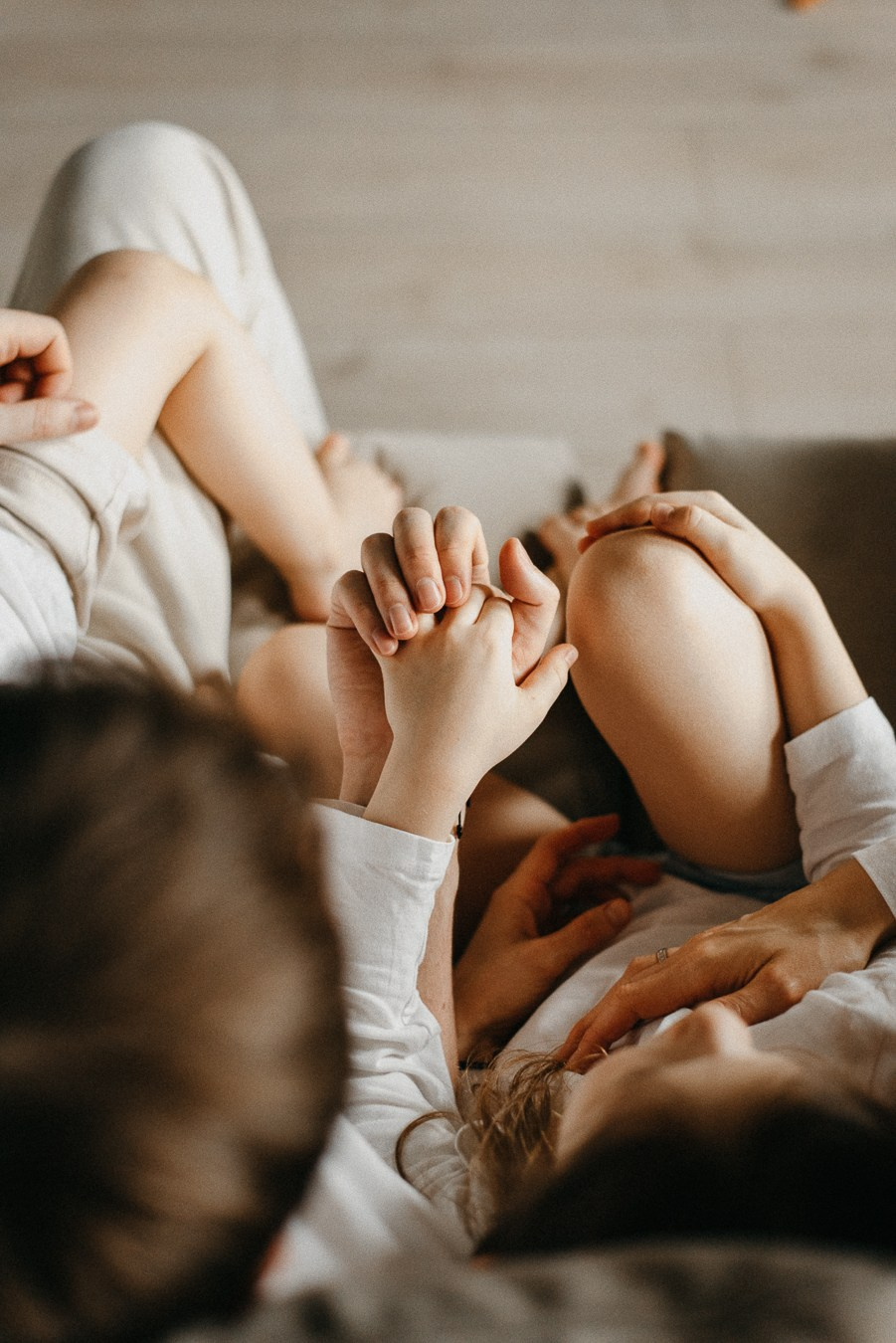 Костя, Яна, Кристина, Леон | дома