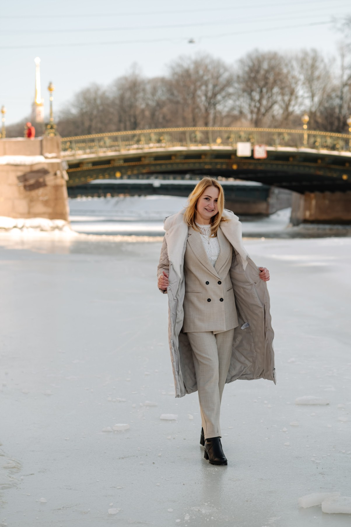 Прогулка с цветами по улицам и каналам. Свадебный и семейный фотограф в Санкт-Петербурге Елена Худякова