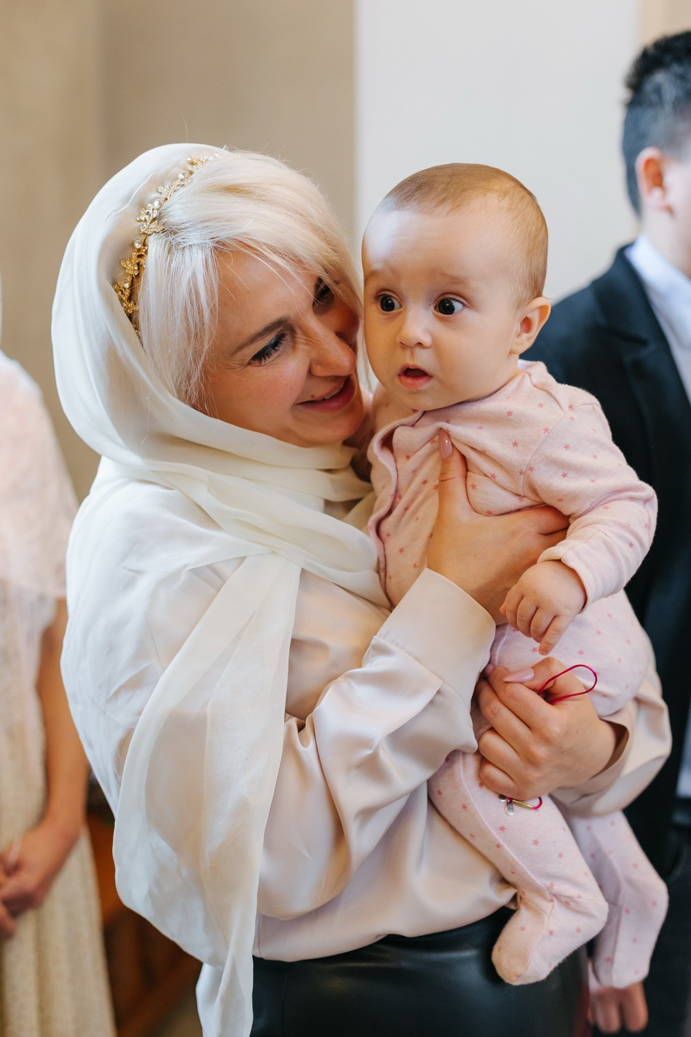 Крещение Церковь Тихвинской иконы Божией Матери. Фотограф на крещение в Санкт Петербурге