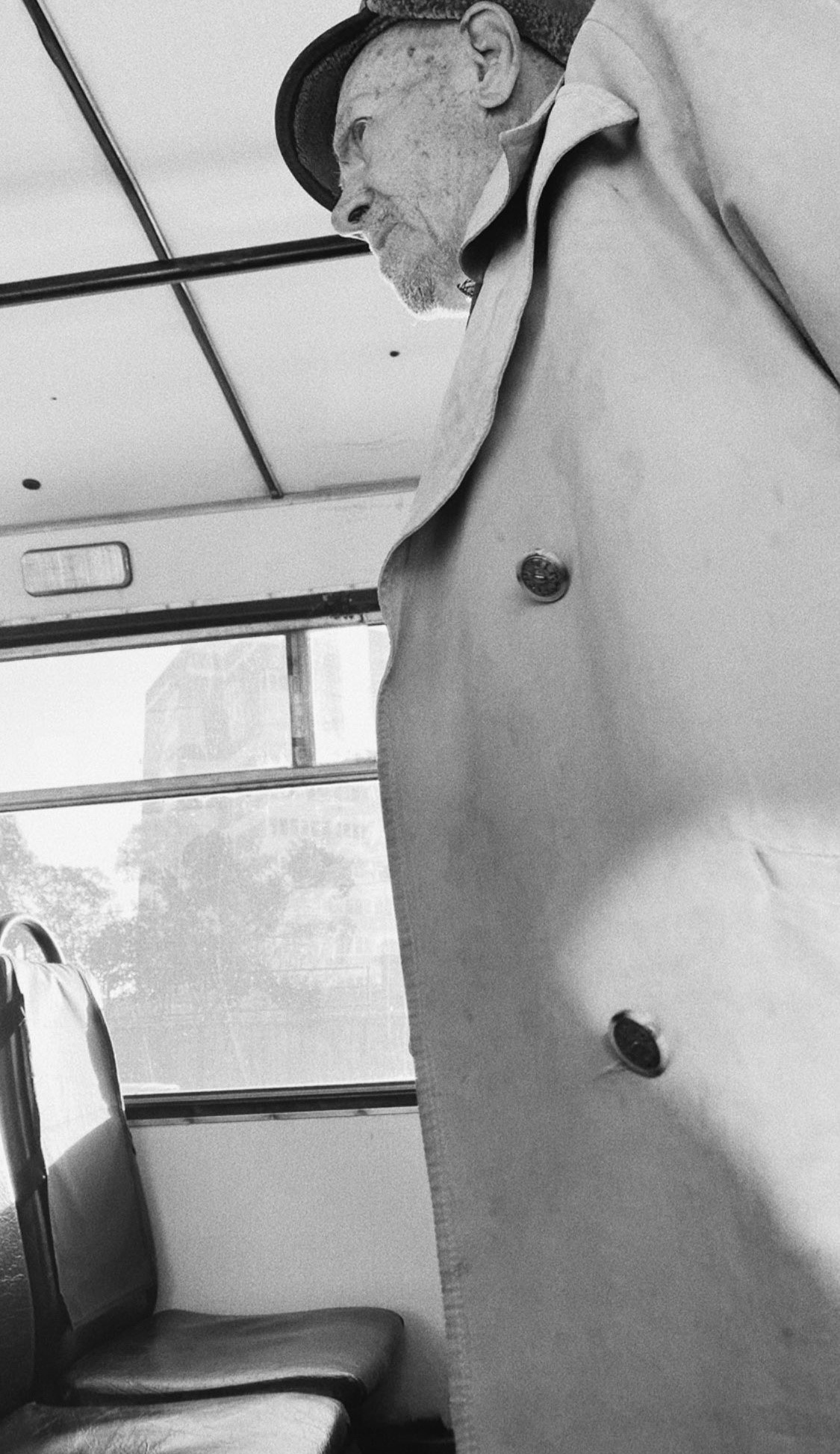 Étrangers. Carolinetru