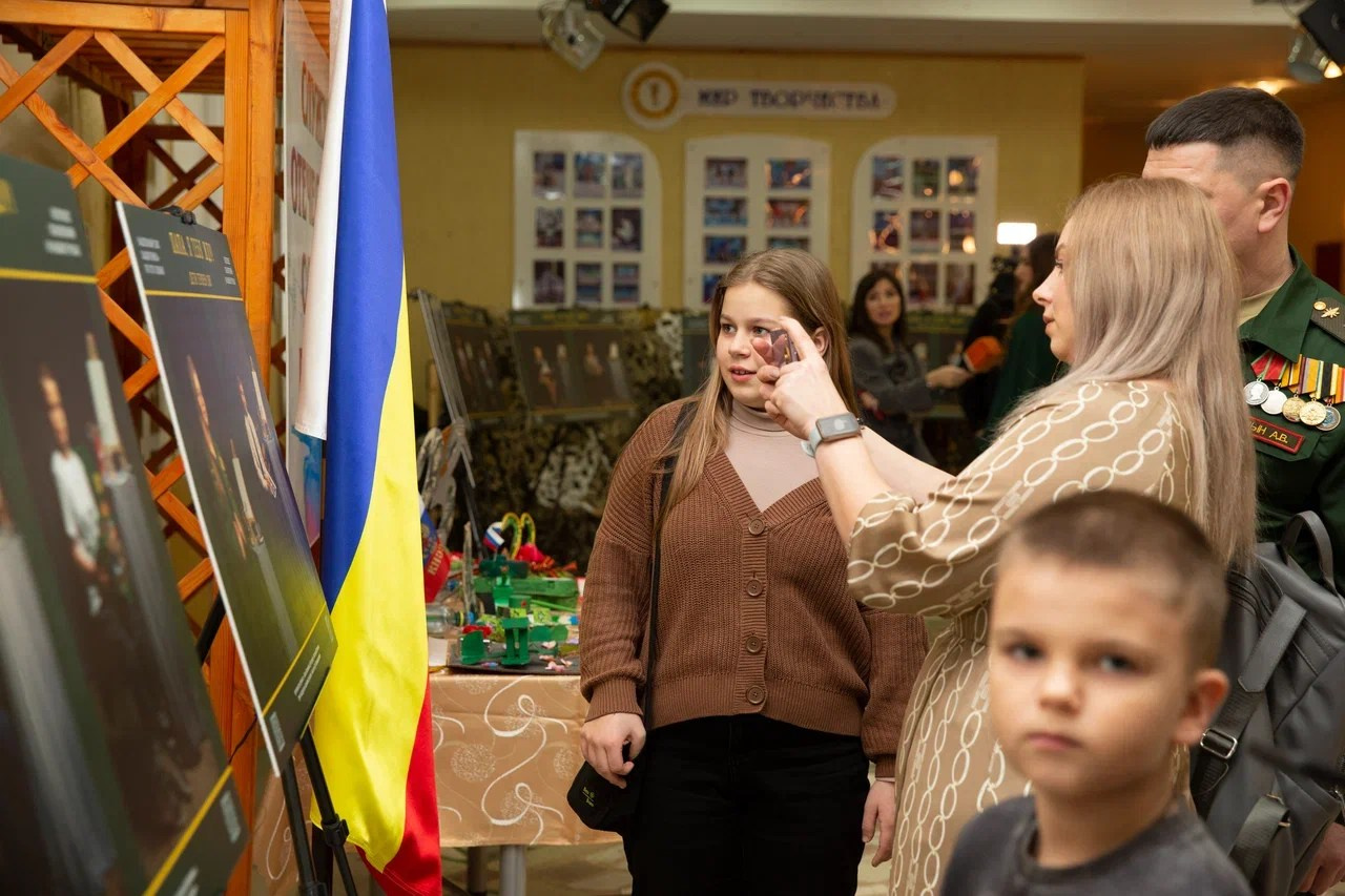 Выставка «Папа, я тебя жду!», открытие в г. Аксай. Фотограф Наталия Шляпина в Ростове-на-Дону