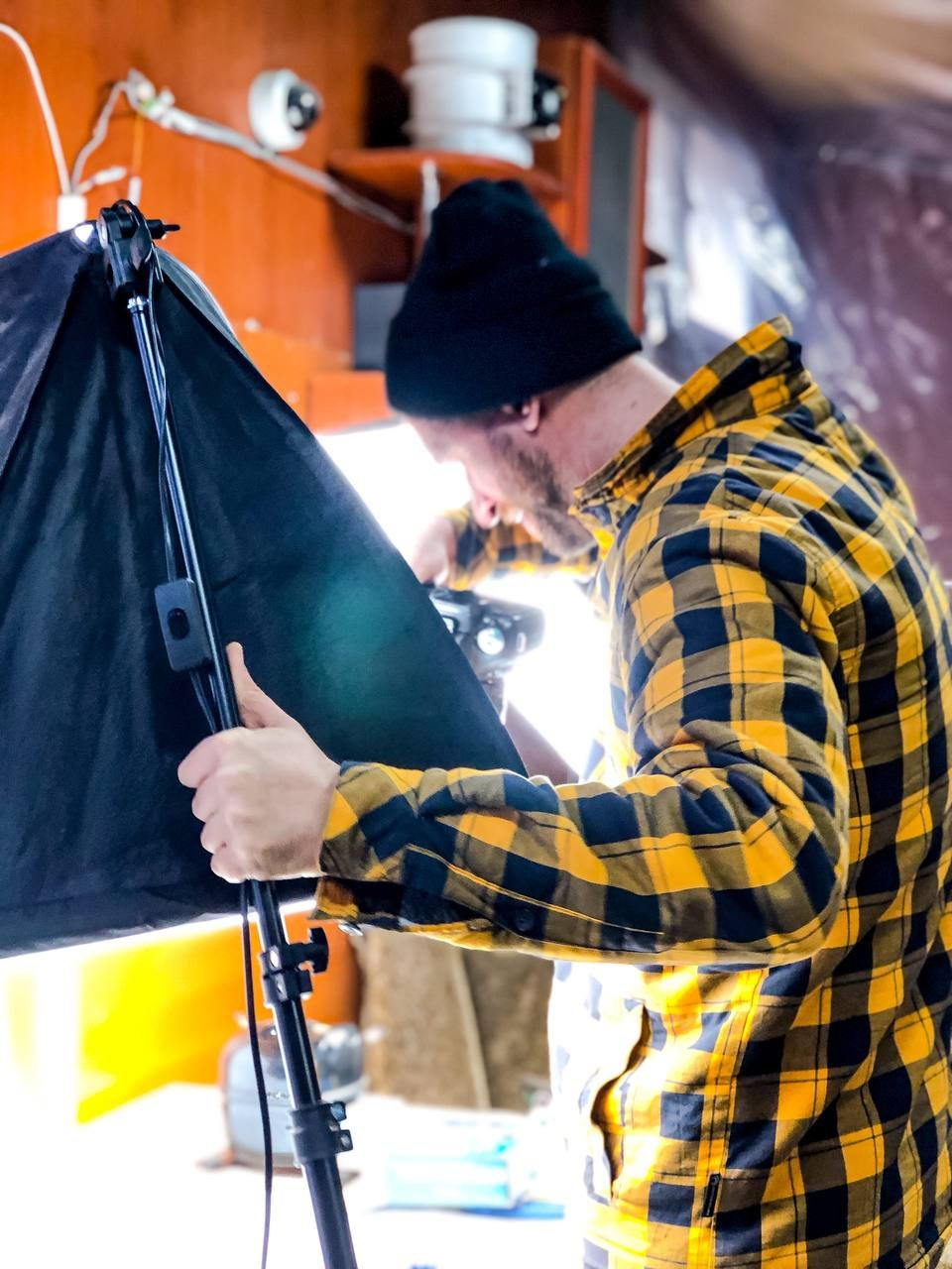 Backstage. Предметный фотограф в Симферополе Антон Катунин