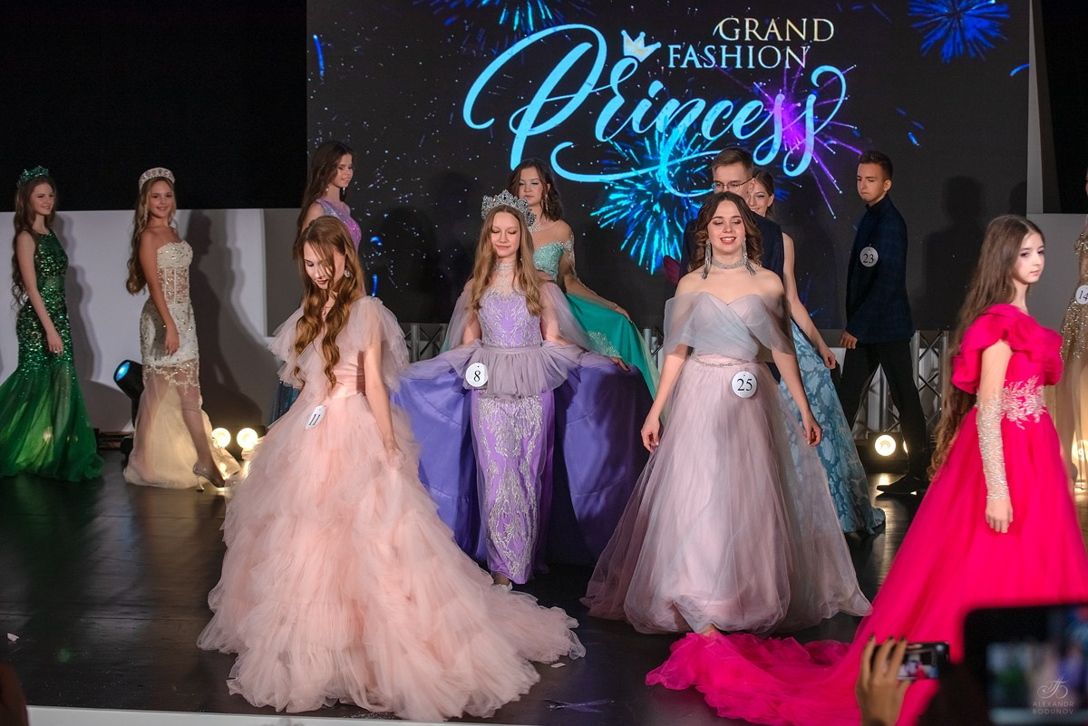 GrandFashionShow2024. Семейный и коммерческий фотограф в Сочи Александр Бодунов