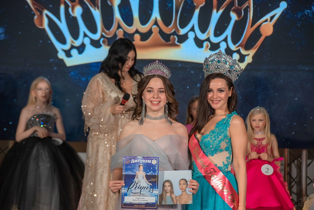 GrandFashionShow2024. Семейный и коммерческий фотограф в Сочи Александр Бодунов