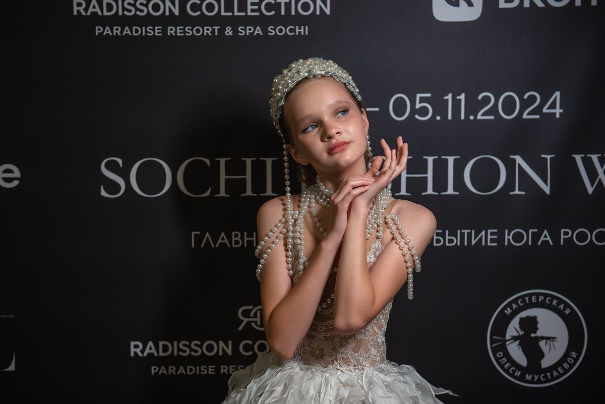 SochiFashionWeek2024 дизайнер Анохина Светлана. Семейный и коммерческий фотограф в Сочи Александр Бодунов