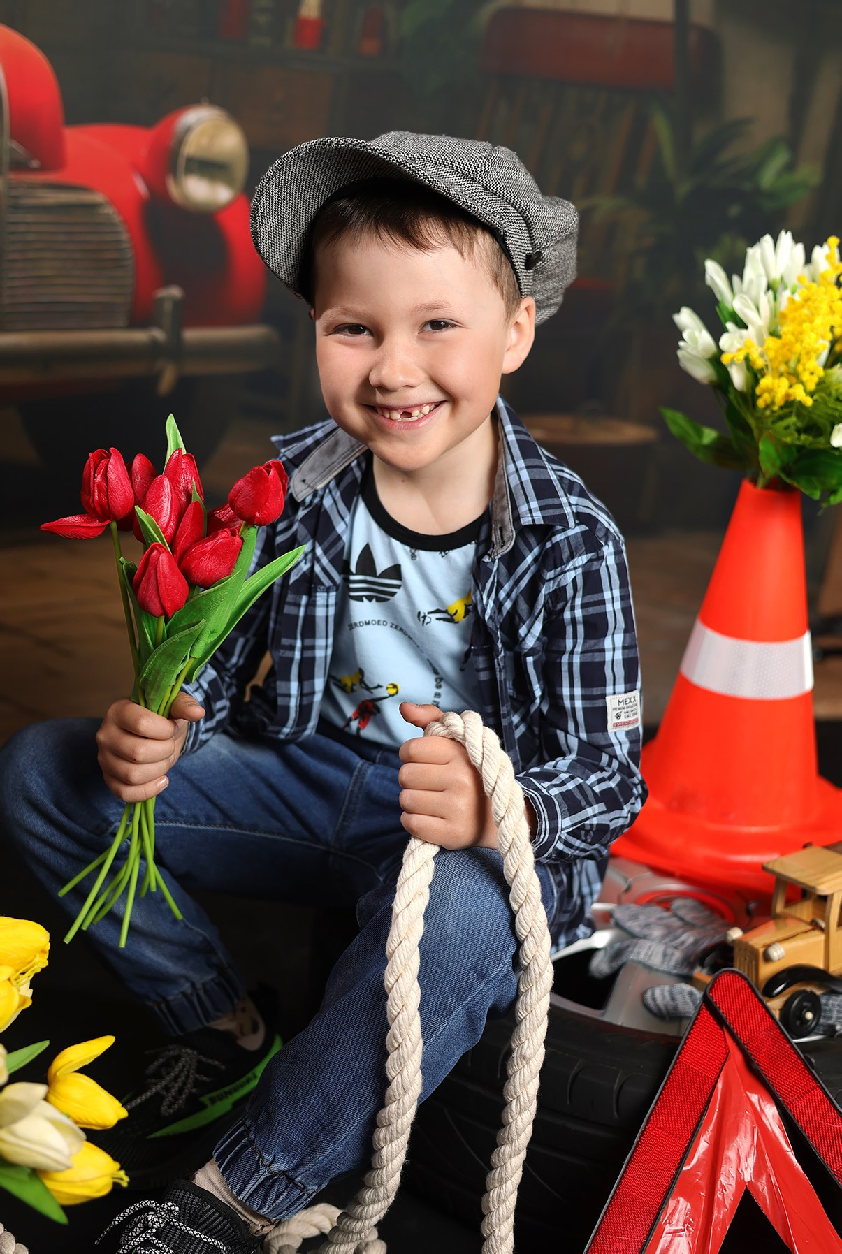 Гараж. Выпускные альбомы в Иваново в детский сад и школу. Александр и Светлана Янкины