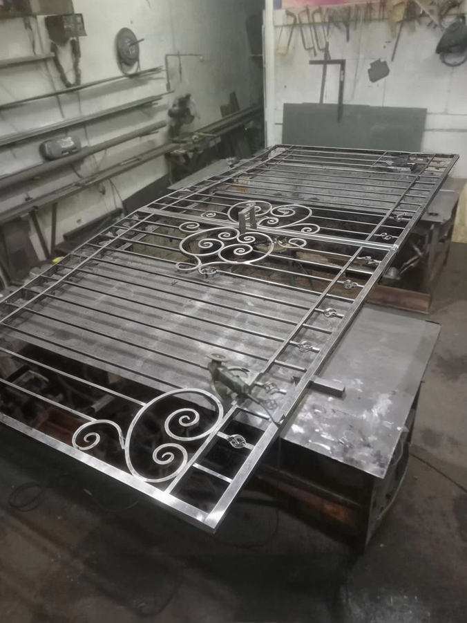 Заборы, откатные ворота, уличные ограждения. Мастерская металла и дерева Вячеслава Вдовина в Иркутске: Эксклюзивные изделия на заказ для вашего дома и бизнеса