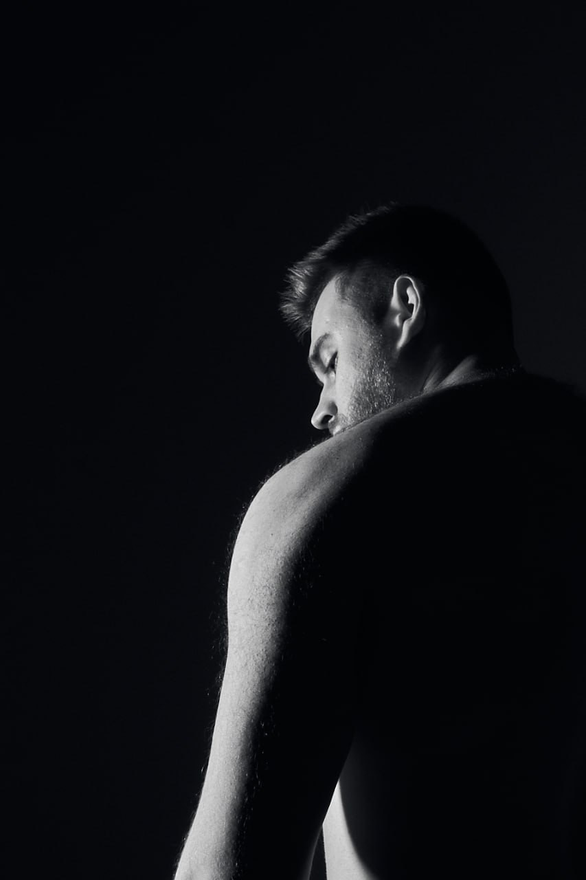 Мужской портрет ЧБ. Персональный и коммерческий фотограф в Тюмени Полина Лапардина