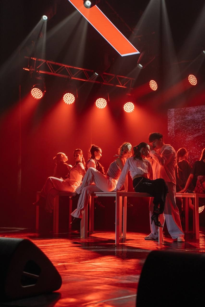 Выступления на сценах и уличных площадках. Танцевальная шоу-группа «GRANAT»