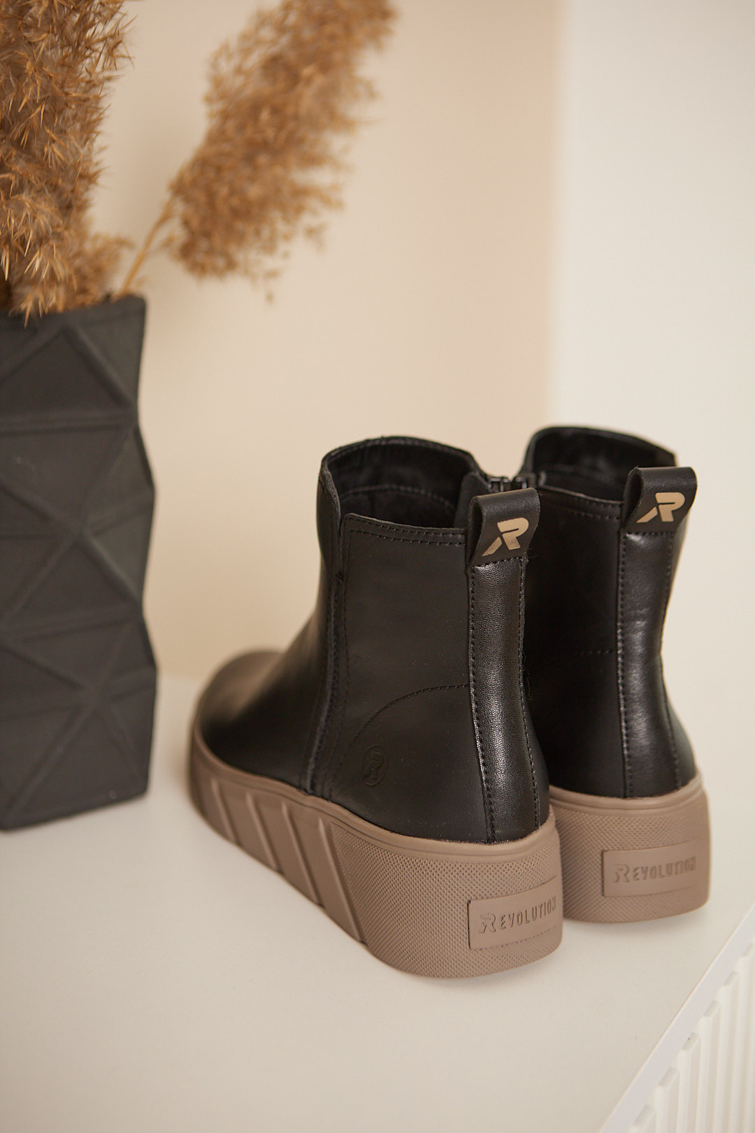 Контент-съёмка для магазина Riker&EuroShoes. Контент-фотограф в Абакане Наталья Нагибина