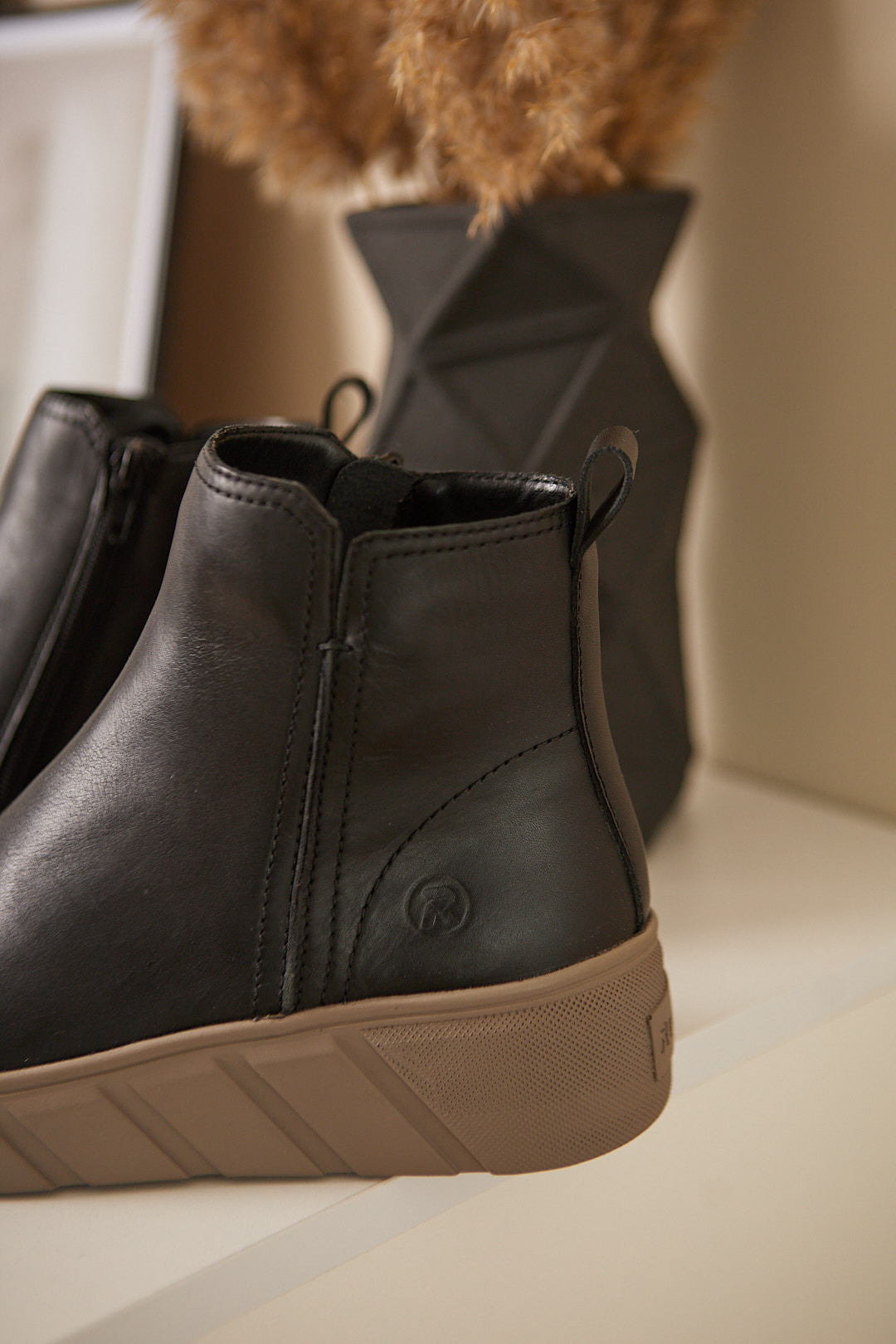 Контент-съёмка для магазина Riker&EuroShoes. Контент-фотограф в Абакане Наталья Нагибина