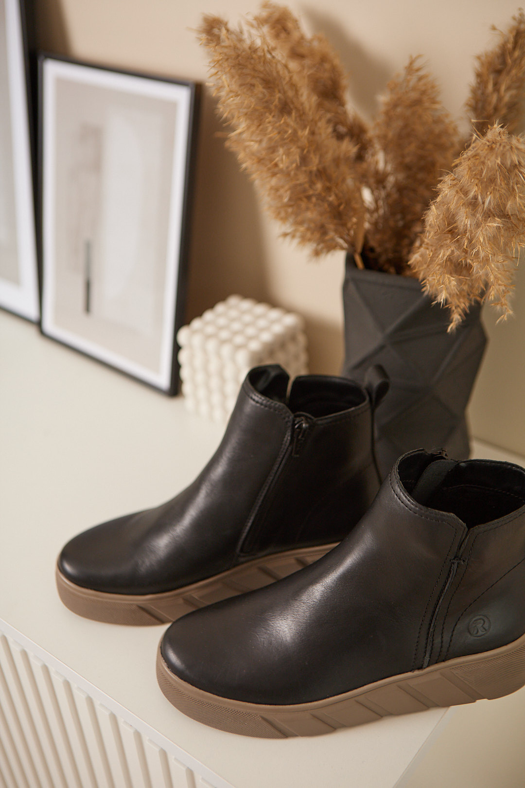 Контент-съёмка для магазина Riker&EuroShoes. Контент-фотограф в Абакане Наталья Нагибина