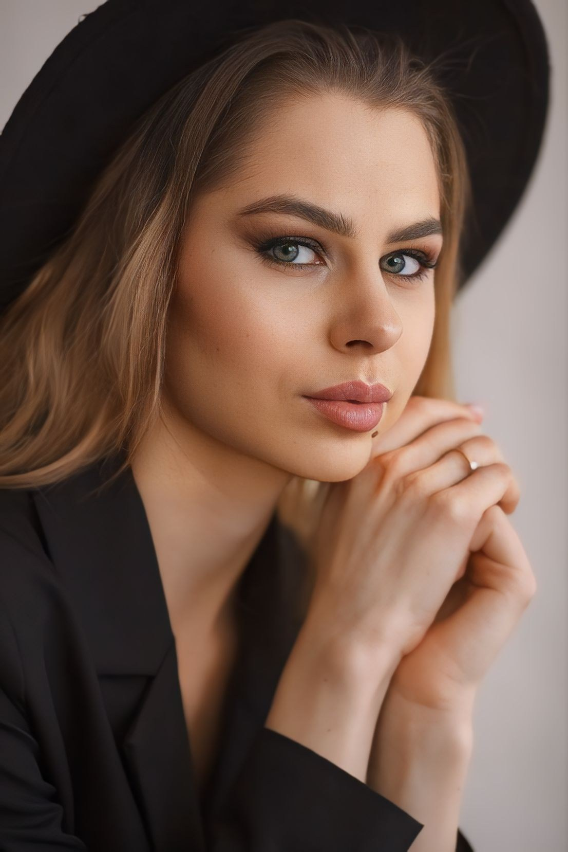 Женская студийная фотосессия в Ставрополе. Фотограф Ставрополь Пятигорск Елизавета Дарина