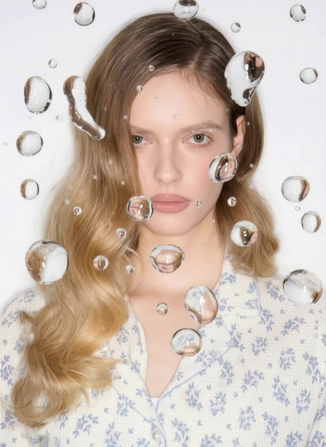 AI. Я Саша, креативный продюсер и арт-директор из Москвы. Придумываю, собираю и запускаю визуальные проекты