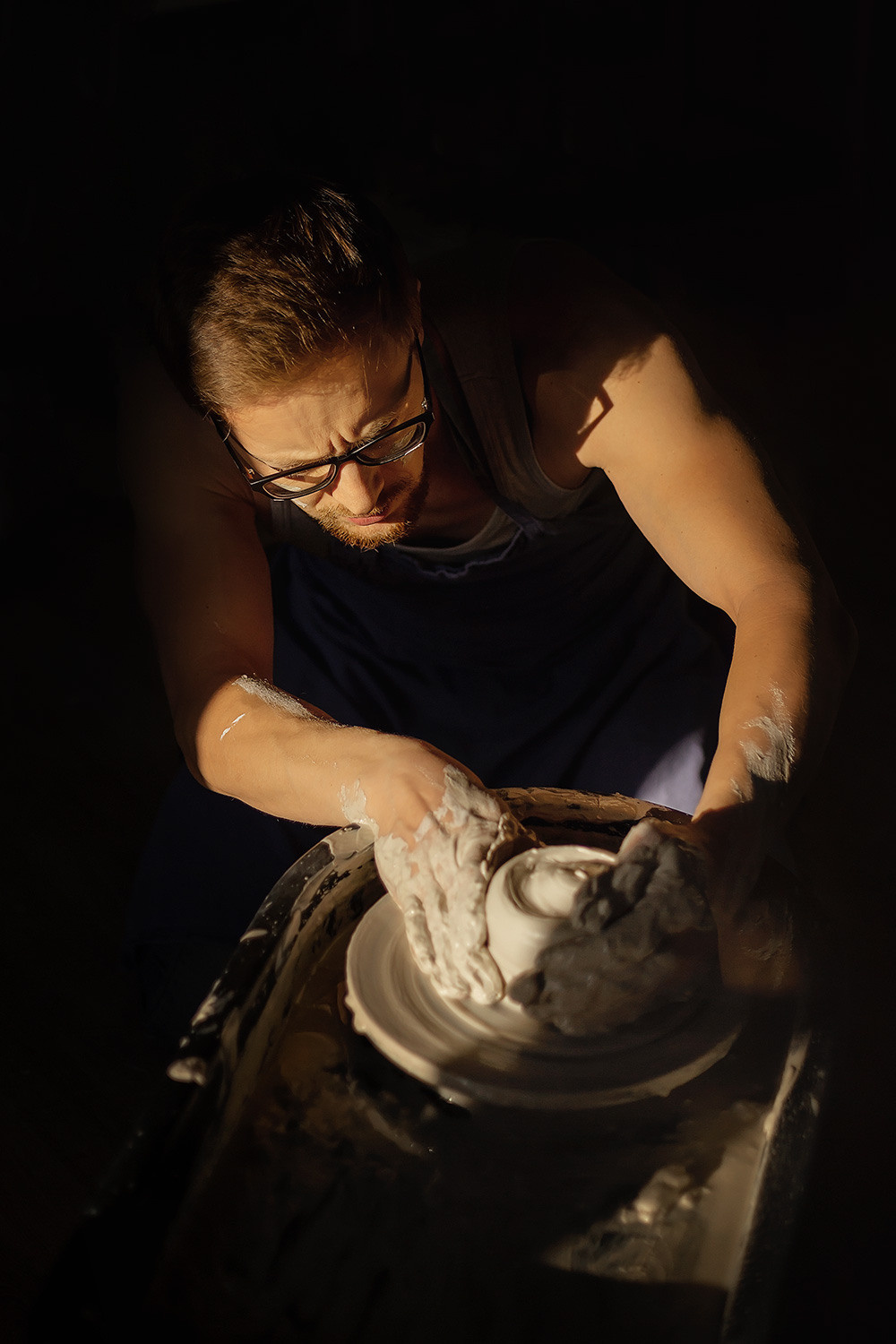Денис — гончарная мастерская. Фотограф в Москве Ксения Мокрушина | Brand & Women photographer