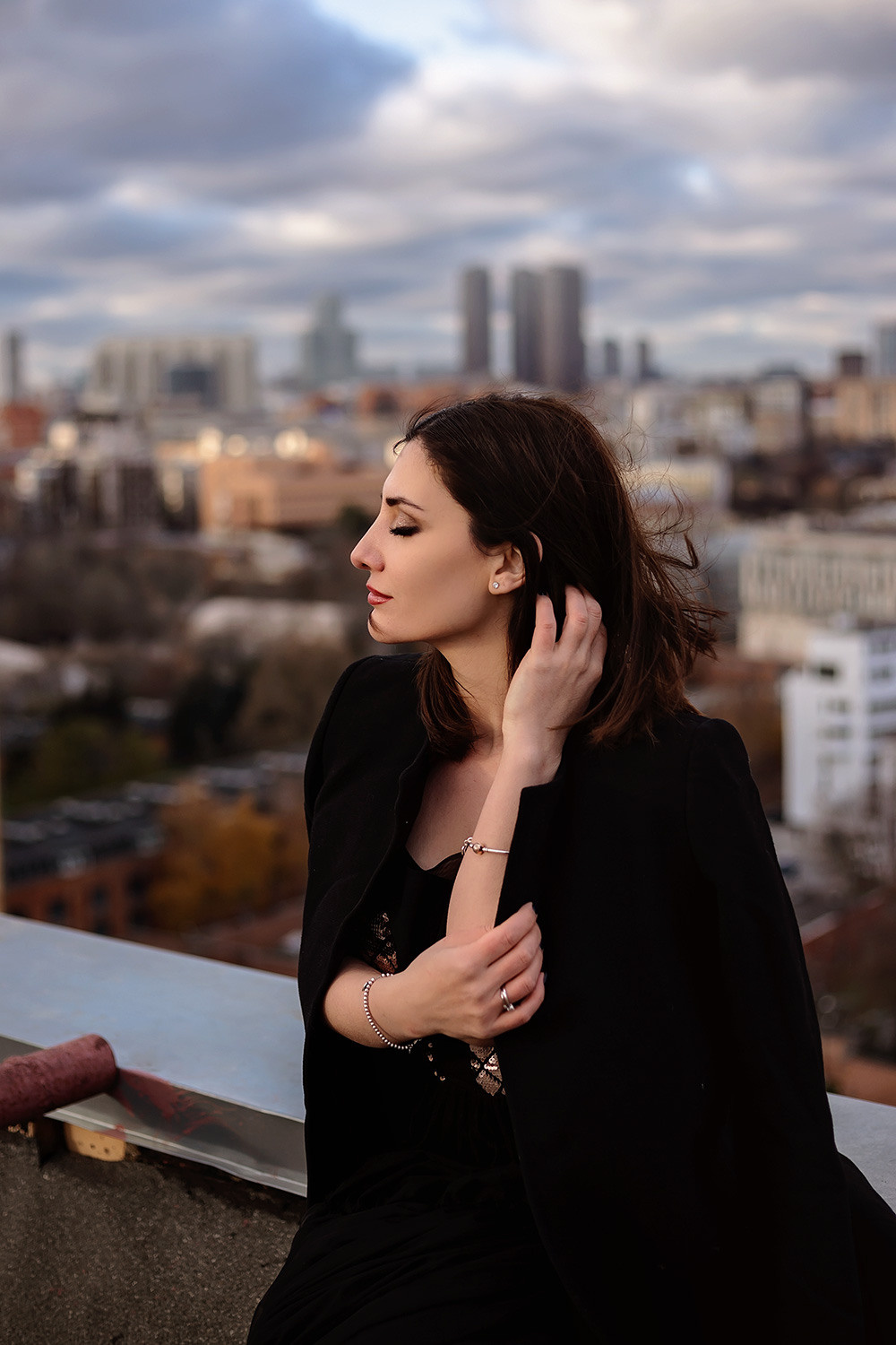 Мадина на крыше. Фотограф в Москве Ксения Мокрушина | Brand & Women photographer