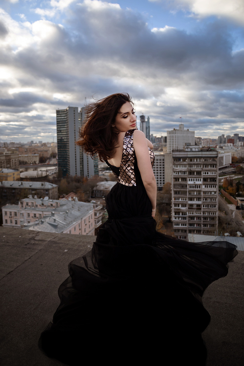 Мадина на крыше. Фотограф в Москве Ксения Мокрушина | Brand & Women photographer