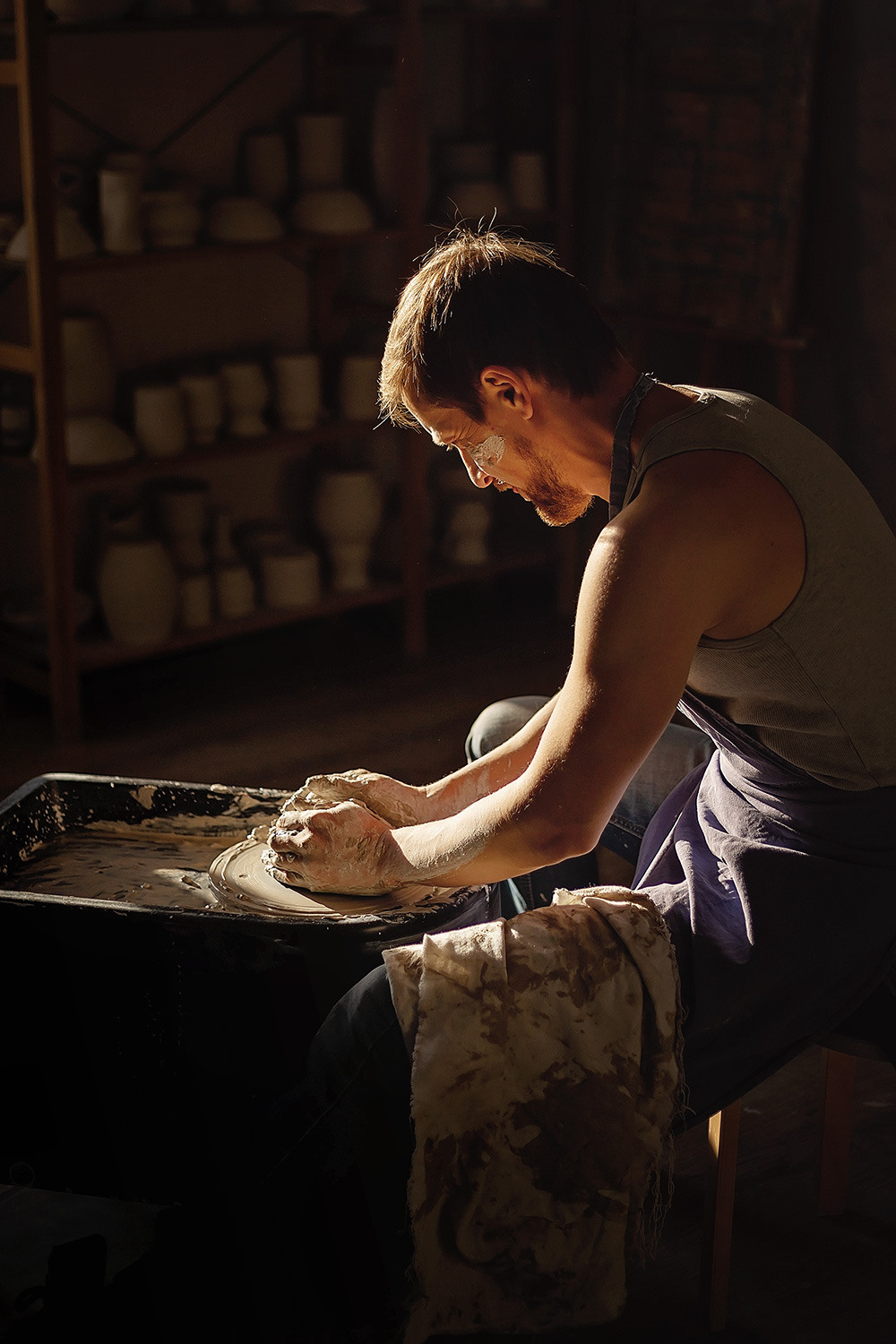 Денис — гончарная мастерская. Фотограф в Москве Ксения Мокрушина | Brand & Women photographer