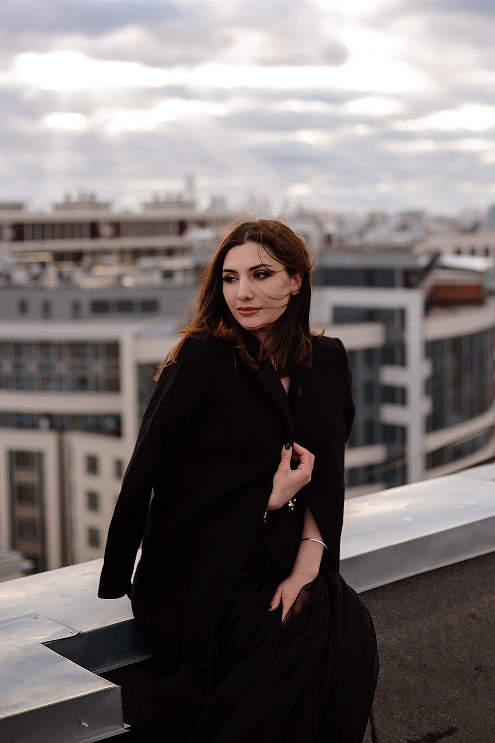Мадина на крыше. Фотограф в Москве Ксения Мокрушина | Brand & Women photographer
