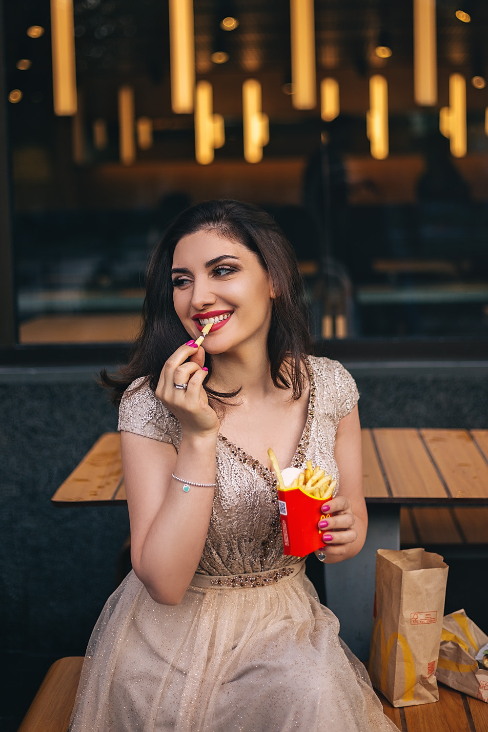 Мадина, mcdonalds. Фотограф в Москве Ксения Мокрушина | Brand & Women photographer