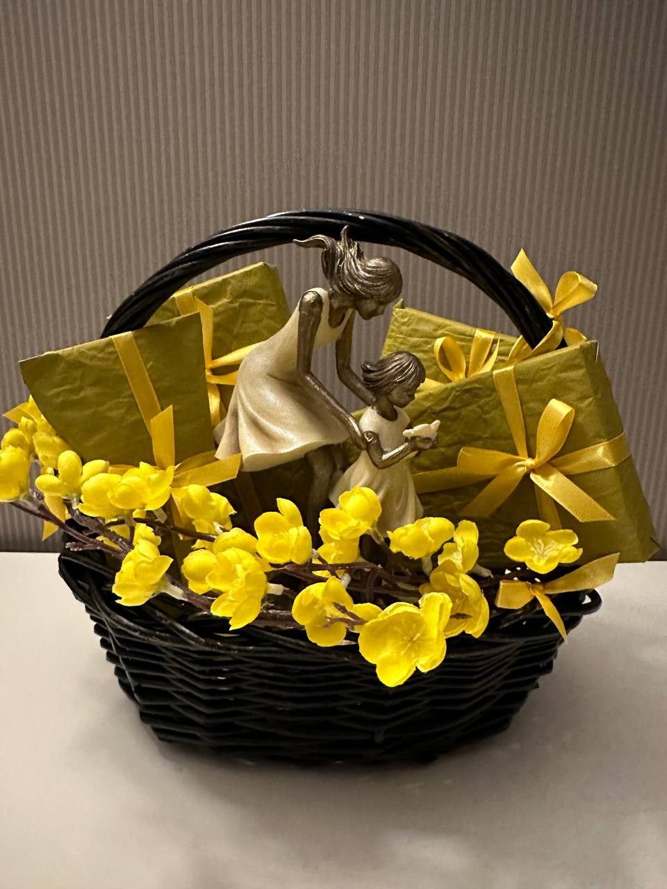 Женская корзинка. Студия подарочных наборов «Владия»