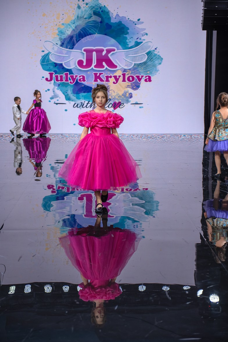 SochiFashionWeek2024 дизайнер Юлия Крылова. Семейный и коммерческий фотограф в Сочи Александр Бодунов