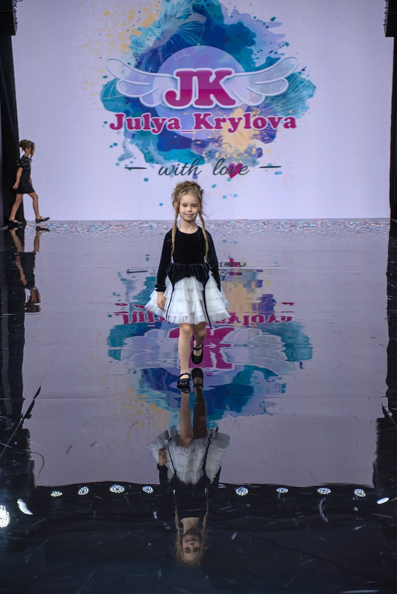 SochiFashionWeek2024 дизайнер Юлия Крылова. Семейный и коммерческий фотограф в Сочи Александр Бодунов