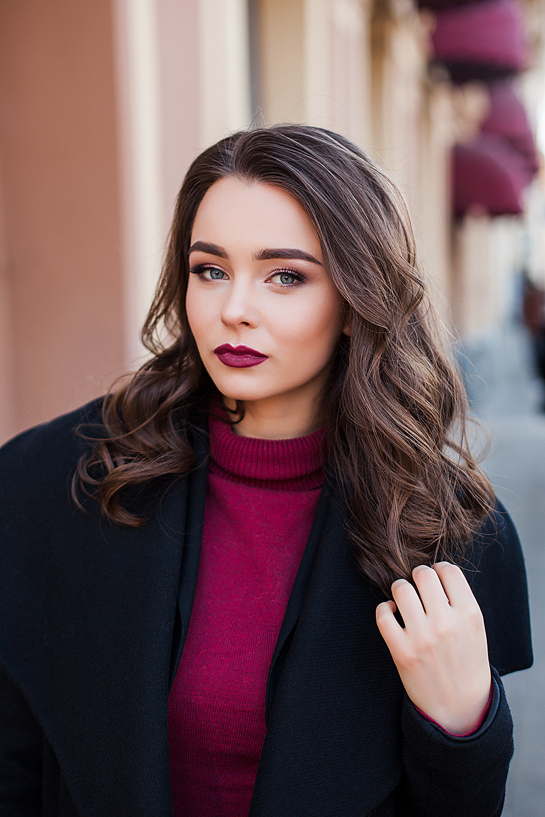 Уличная фотосъемка девушки осенью. Портретный фотограф в Санкт-Петербурге