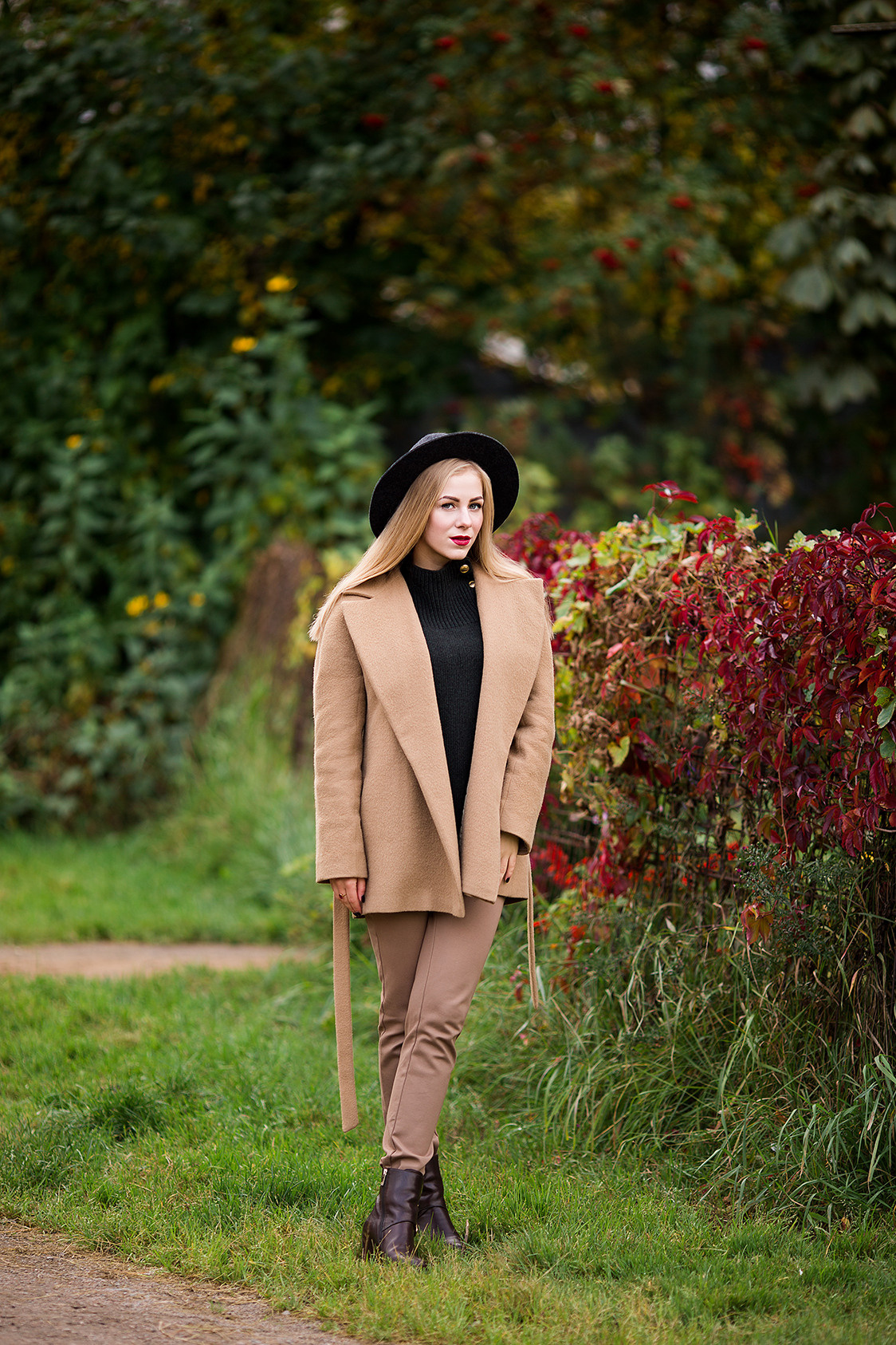 Фотосессия в парке в теплый осенний день. Портретный фотограф в Санкт-Петербурге