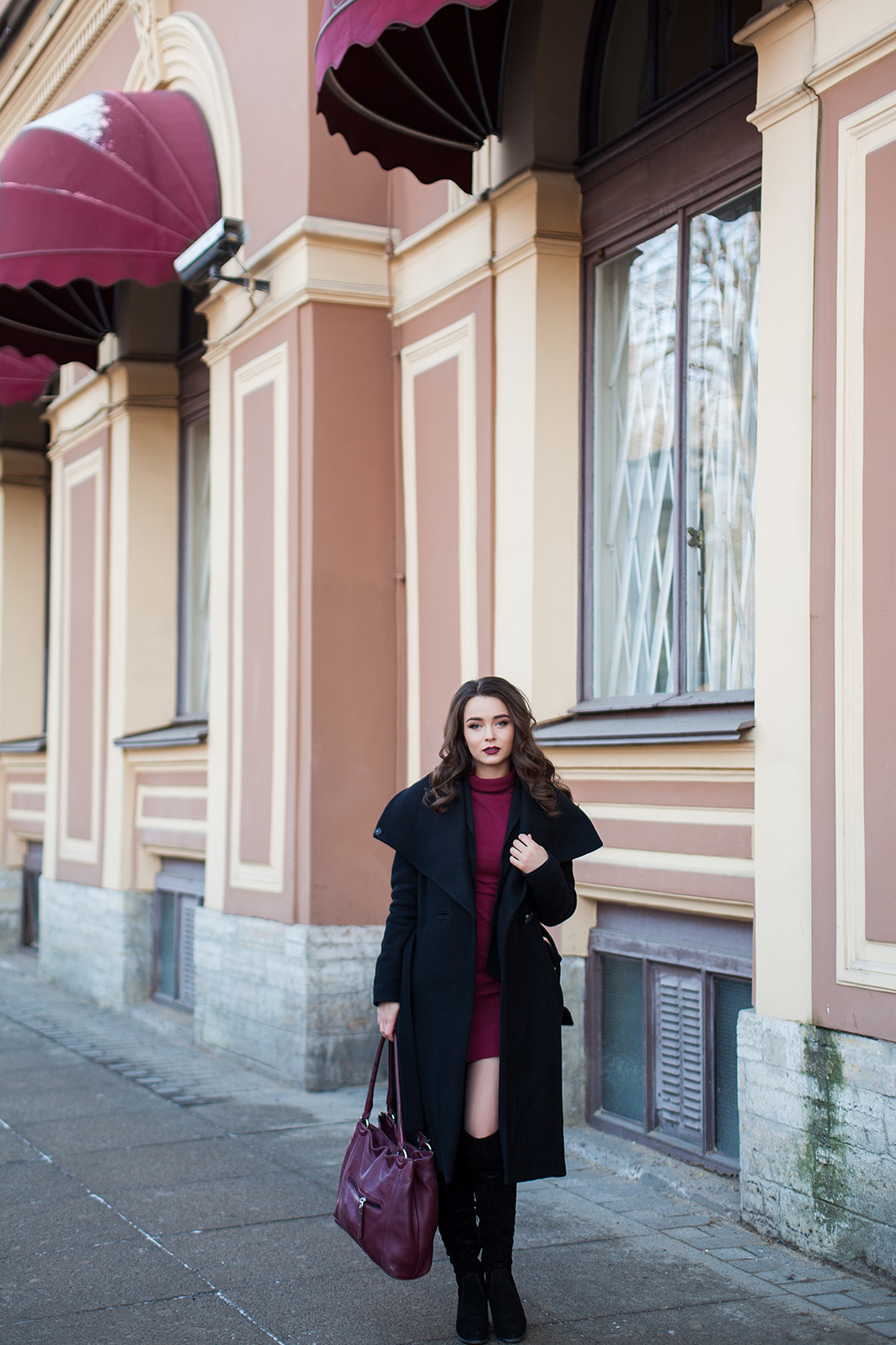 Уличная фотосъемка девушки осенью. Портретный фотограф в Санкт-Петербурге