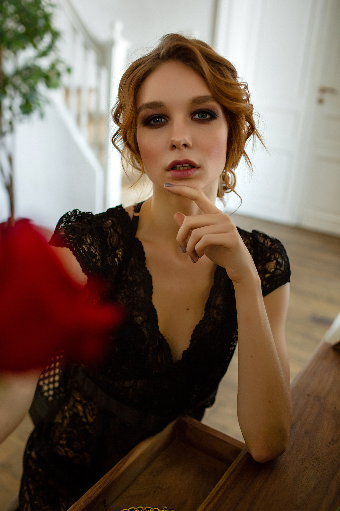 Фотосъемка девушки в загадочном романтичном образе. Портретный фотограф в Санкт-Петербурге