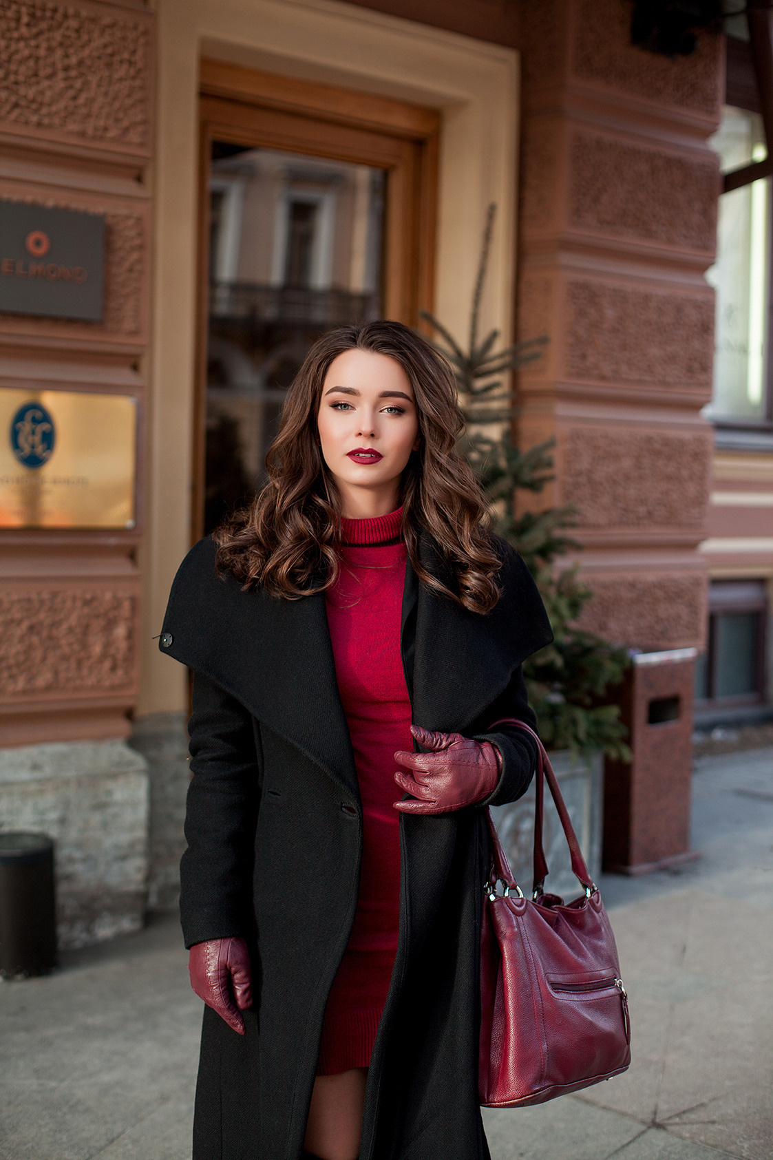 Уличная фотосъемка девушки осенью. Портретный фотограф в Санкт-Петербурге