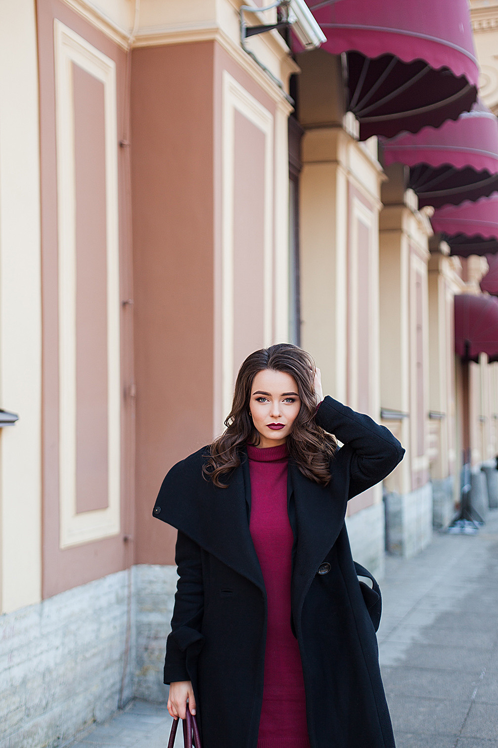 Уличная фотосъемка девушки осенью. Портретный фотограф в Санкт-Петербурге