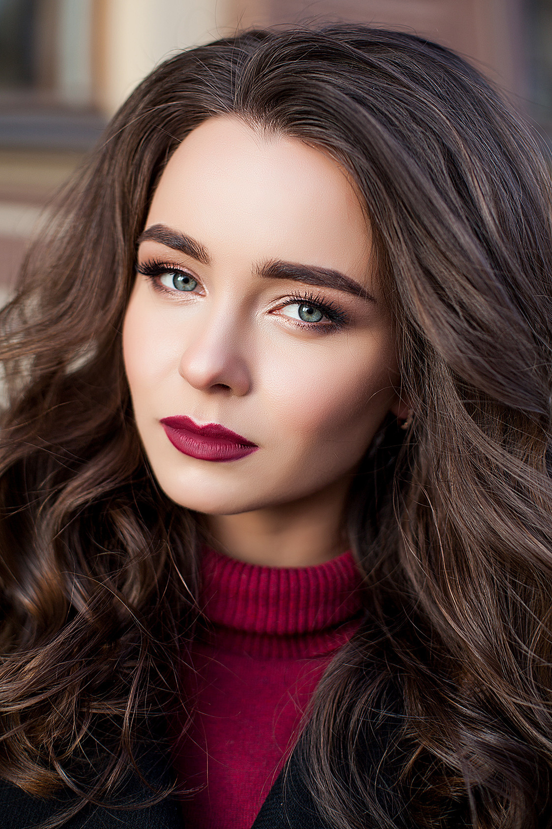 Уличная фотосъемка девушки осенью. Портретный фотограф в Санкт-Петербурге