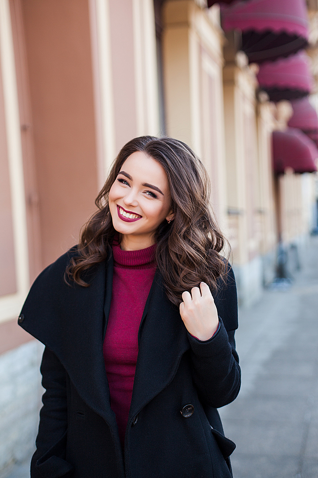 Уличная фотосъемка девушки осенью. Портретный фотограф в Санкт-Петербурге