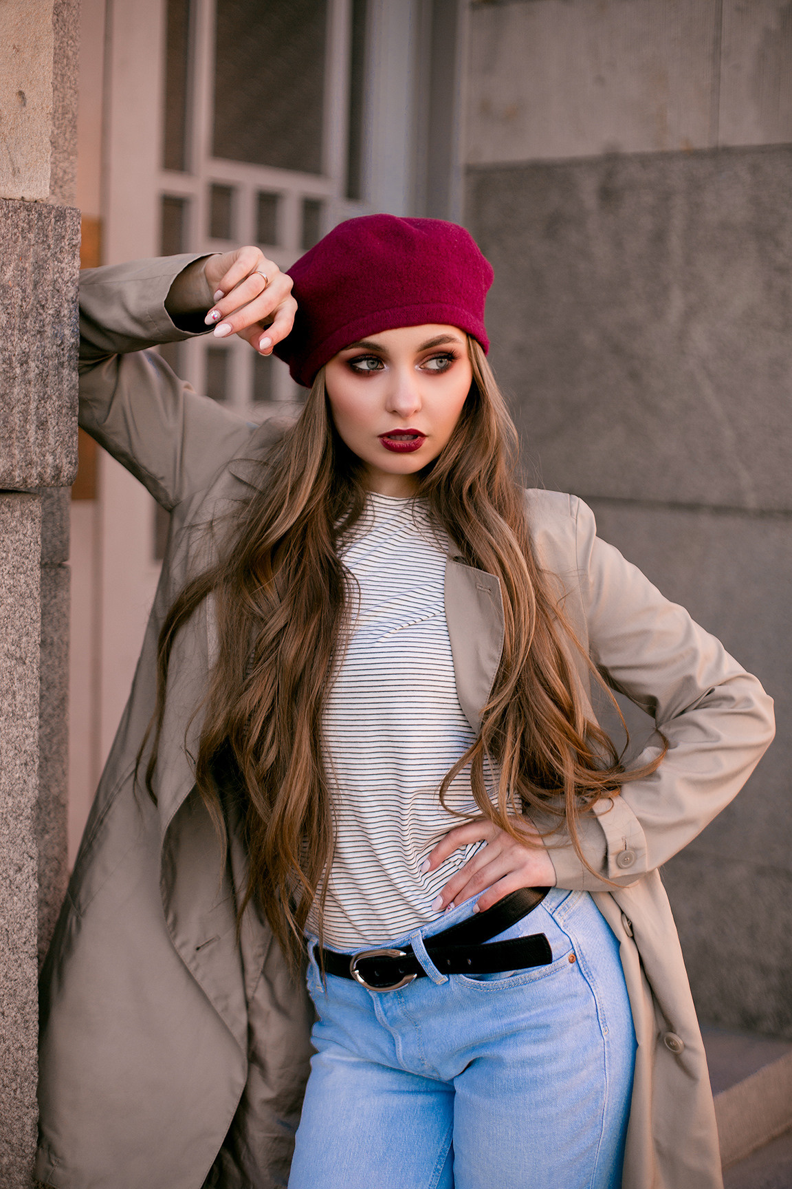 Съемка на улице в французском образе. Портретный фотограф в Санкт-Петербурге