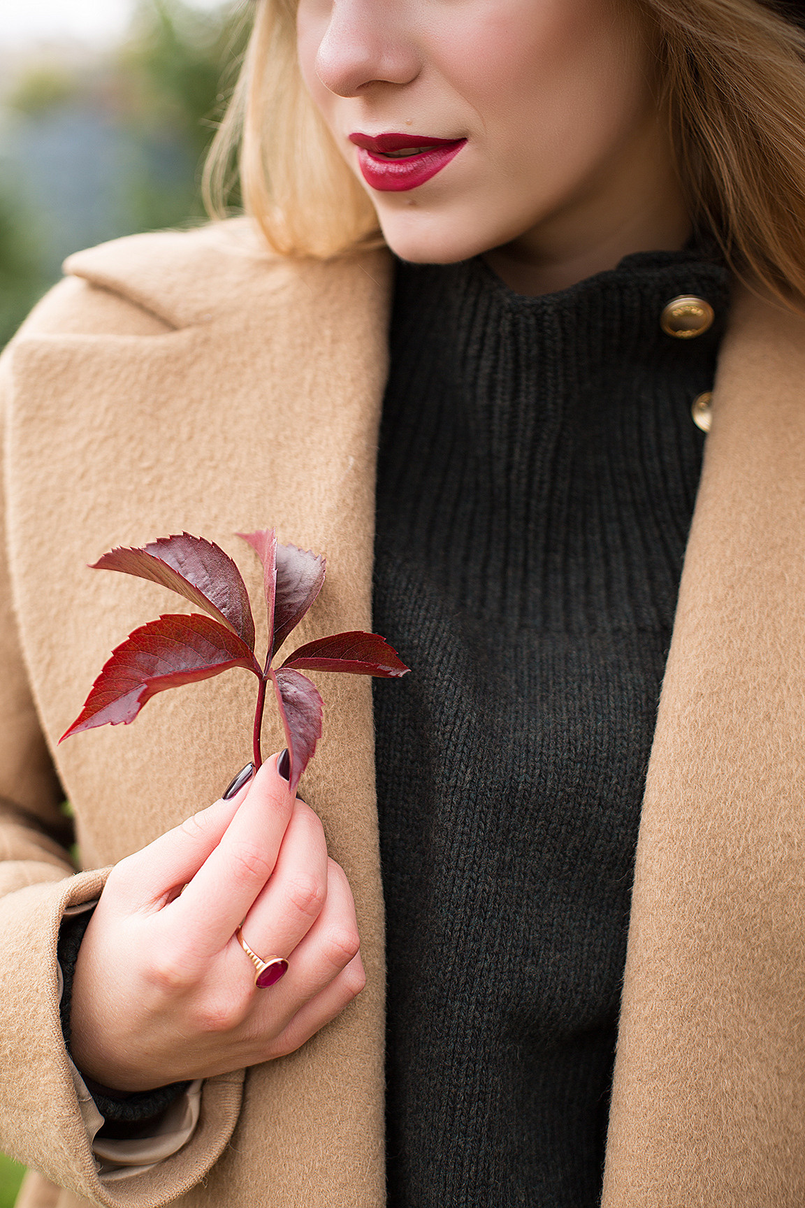 Фотосессия в парке в теплый осенний день. Портретный фотограф в Санкт-Петербурге