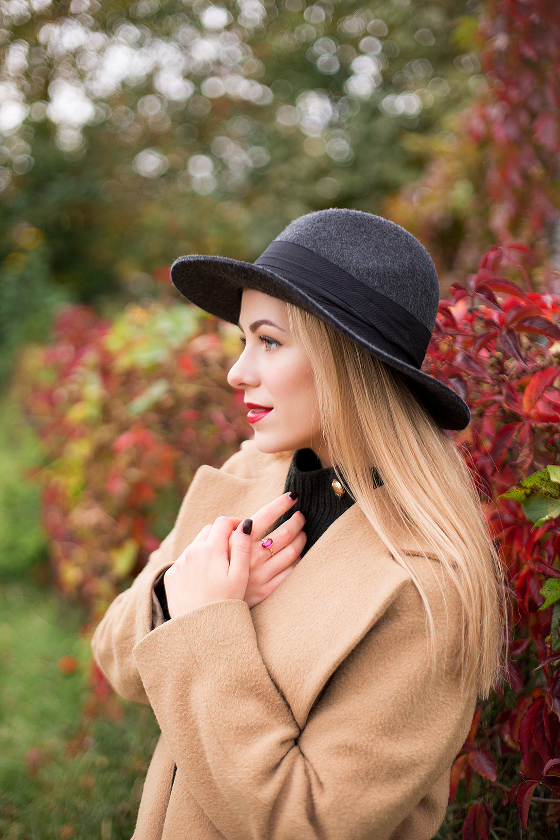 Фотосессия в парке в теплый осенний день. Портретный фотограф в Санкт-Петербурге