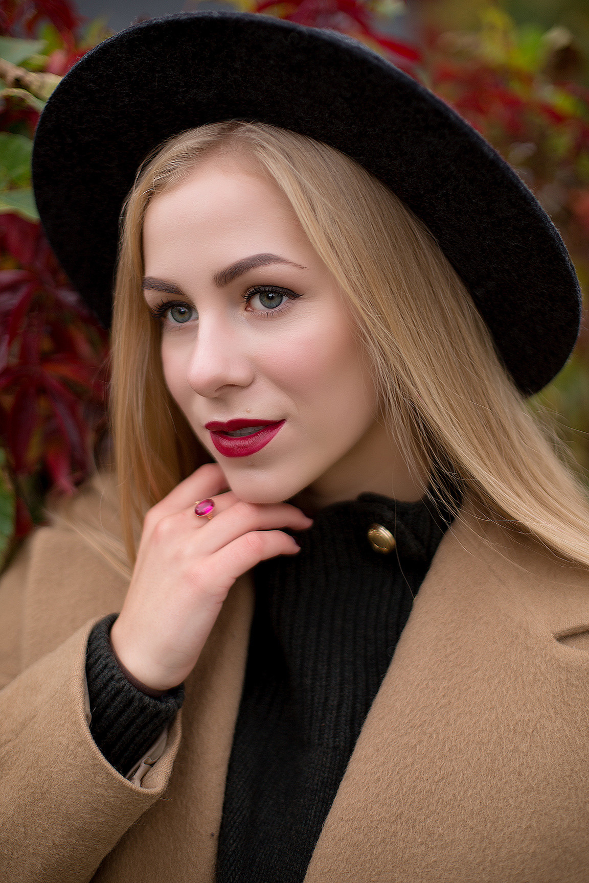 Фотосессия в парке в теплый осенний день. Портретный фотограф в Санкт-Петербурге