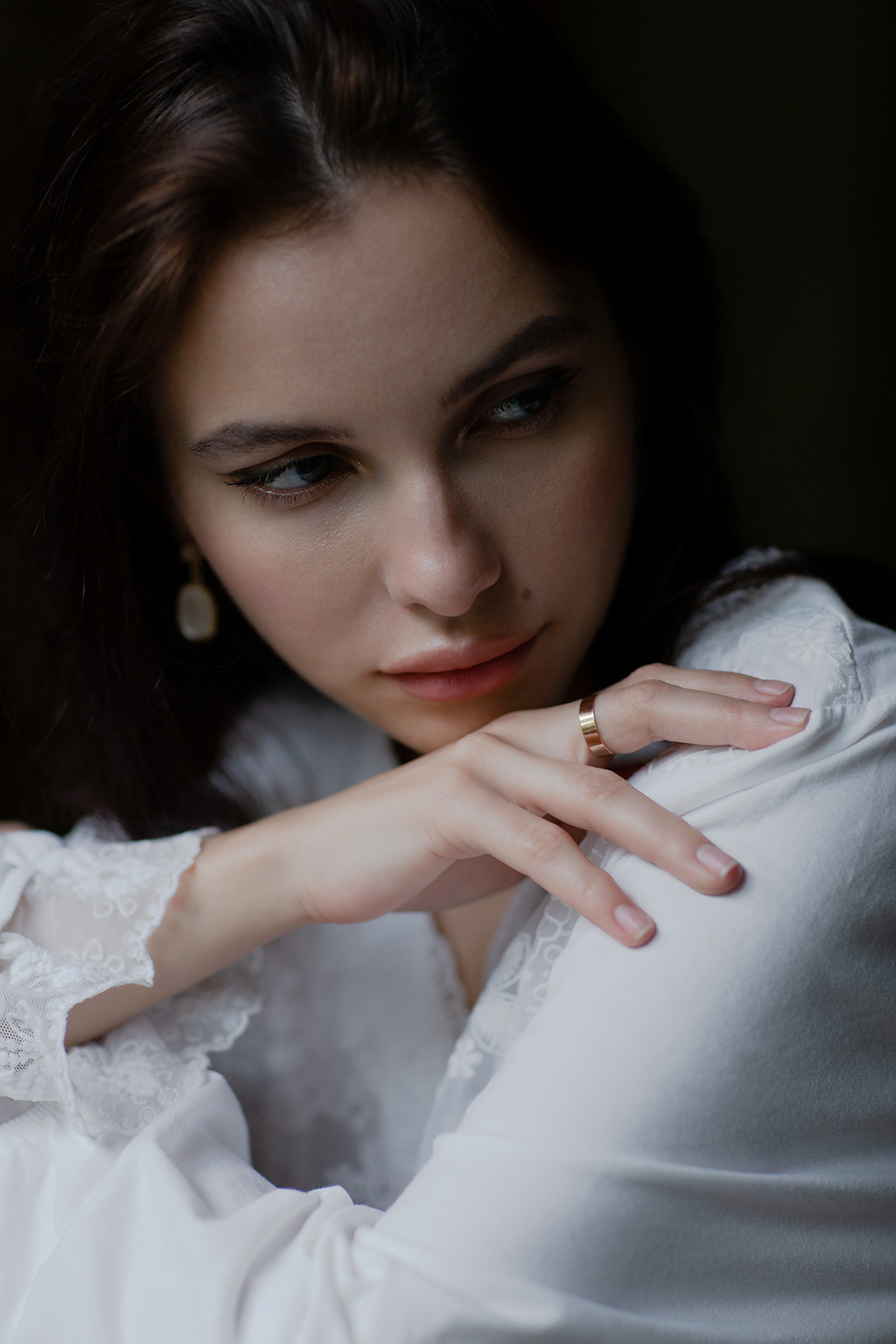 Женский портрет в винтажном кабинете. Портретный фотограф в Санкт-Петербурге