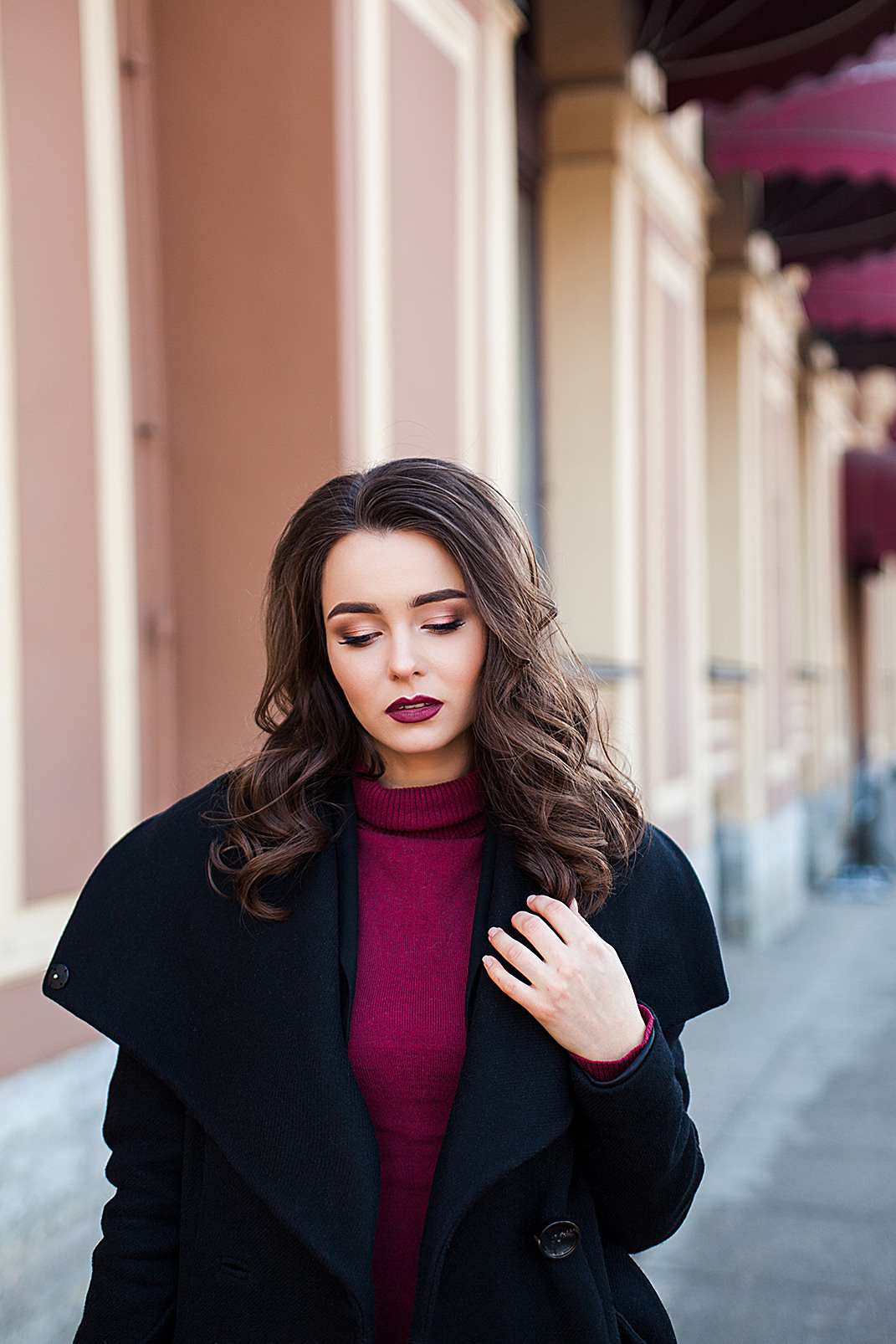 Уличная фотосъемка девушки осенью. Портретный фотограф в Санкт-Петербурге