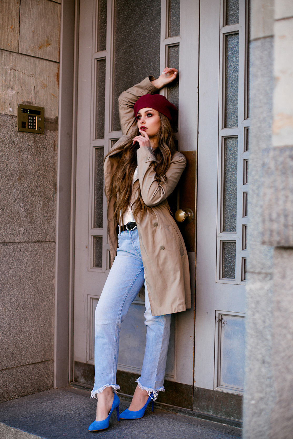 Съемка на улице в французском образе. Портретный фотограф в Санкт-Петербурге