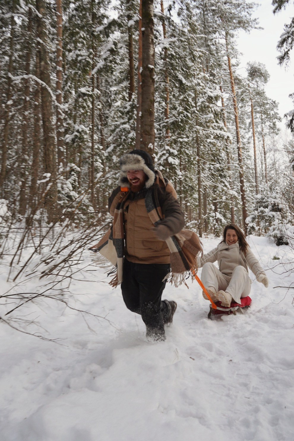 Love Story в зимнем лесу: Даша и Ника. Событийный фотограф Анна Курникова
