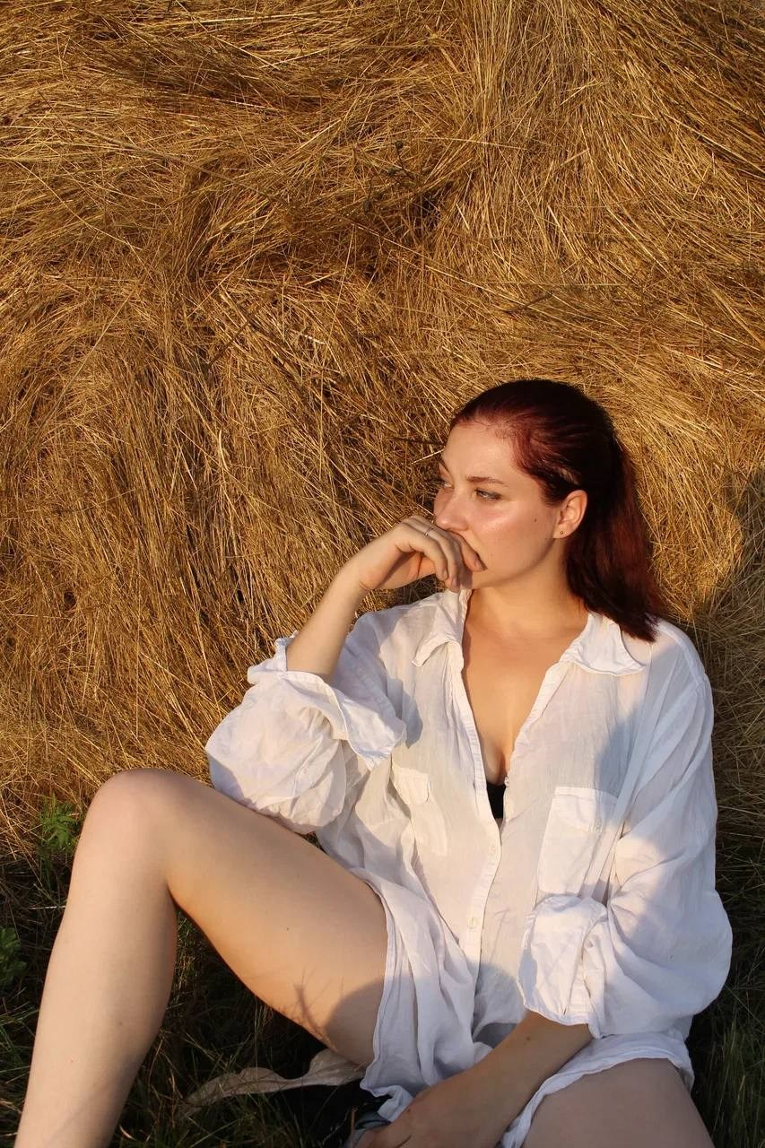 «Девушка и сено». Anastasiabraga.sheisart