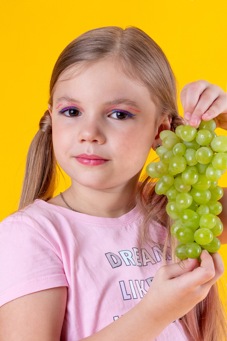 Фрукты и конфеты. Фотограф Екатерина Голицына