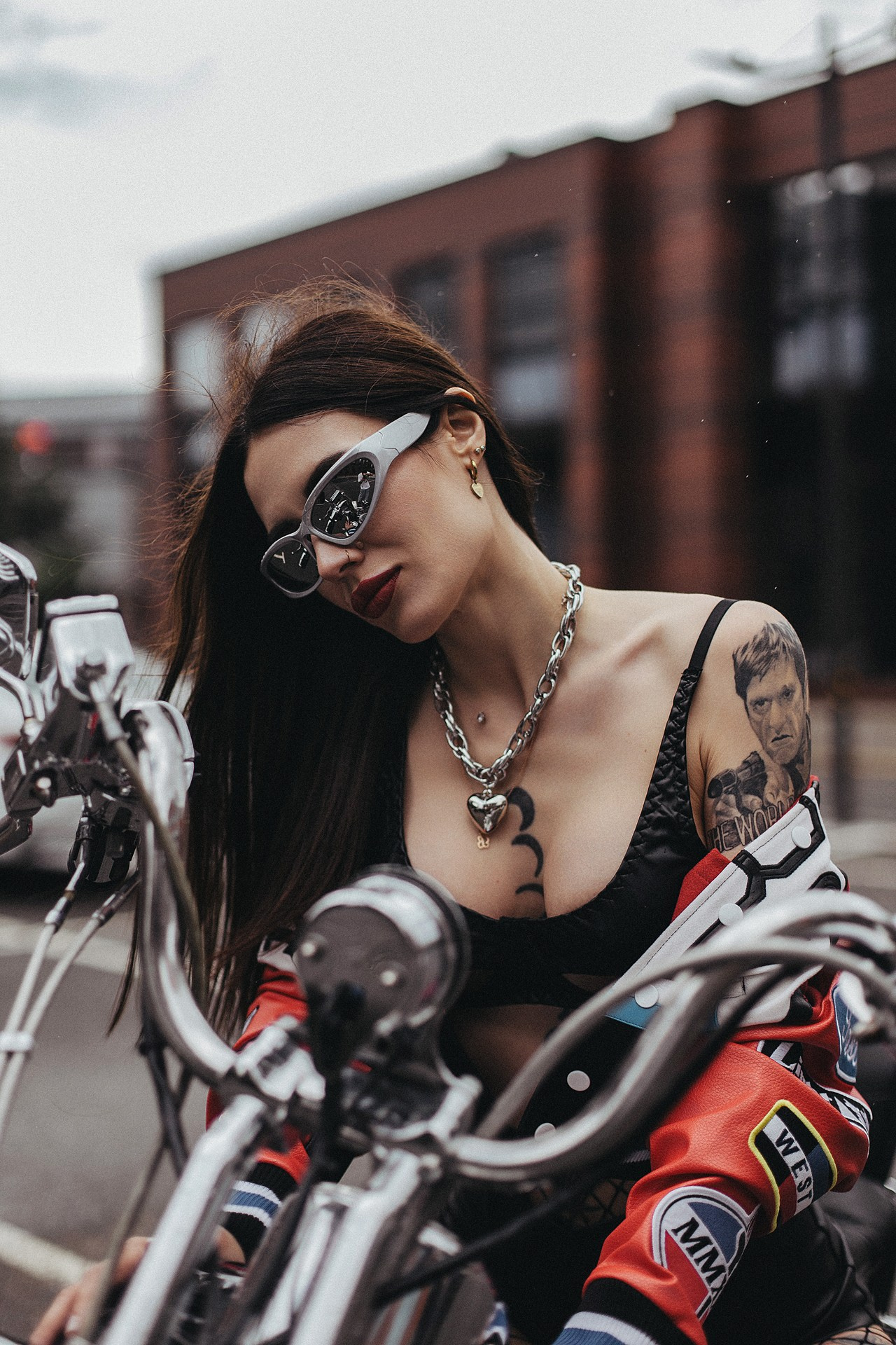 Фотосессия с байком на парковке. Семейный и детский фотограф в Москве Артём Жигурс