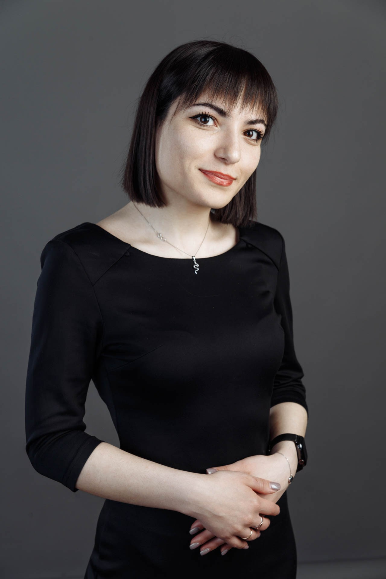 Бизнес-портреты сотрудников для сайта страховой компании InsFamily. Событийный фотограф Максим Бескоровайновнов