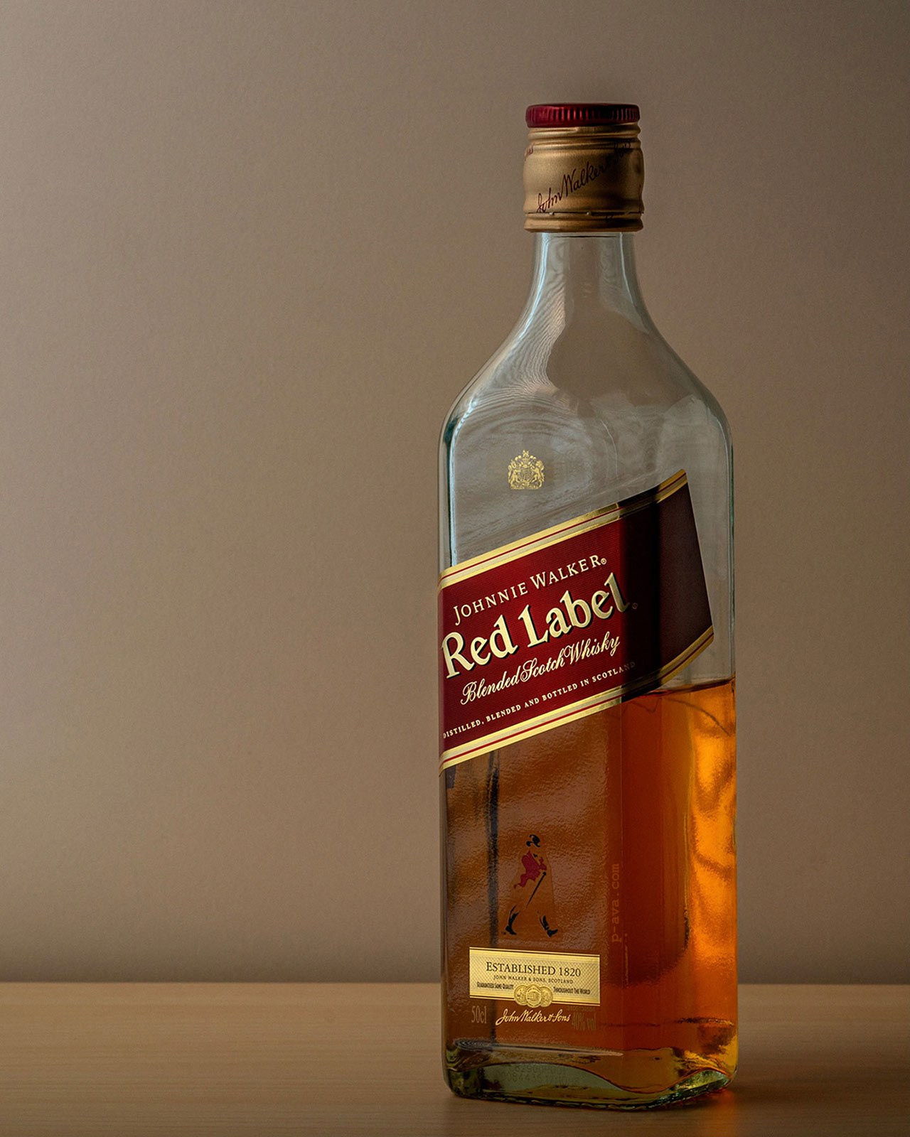 Бутылка виски Johnnie Walker Red Label 